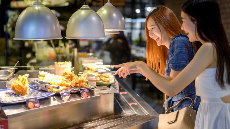 79块的五星酒店“剩菜”,年轻人疯抢